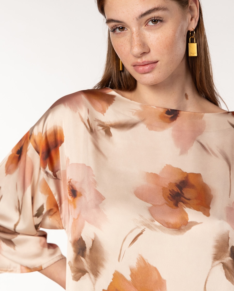 Blusa de Cetim com Estampado Floral e Decote à Barco Rosa-claro-3