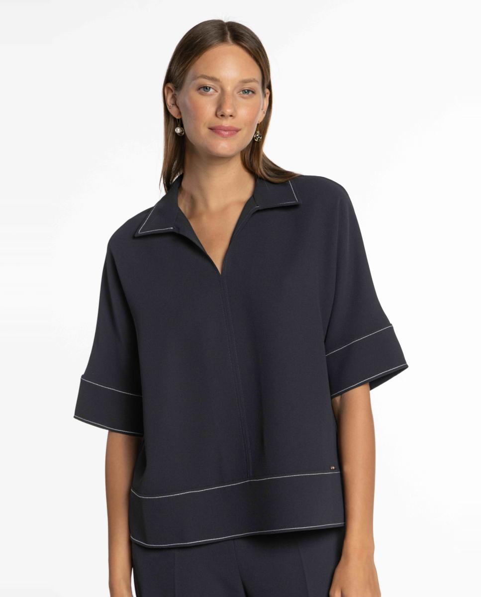 Imagem 0 de Blusa de Crepe Duplo com Pespontos em Contraste.