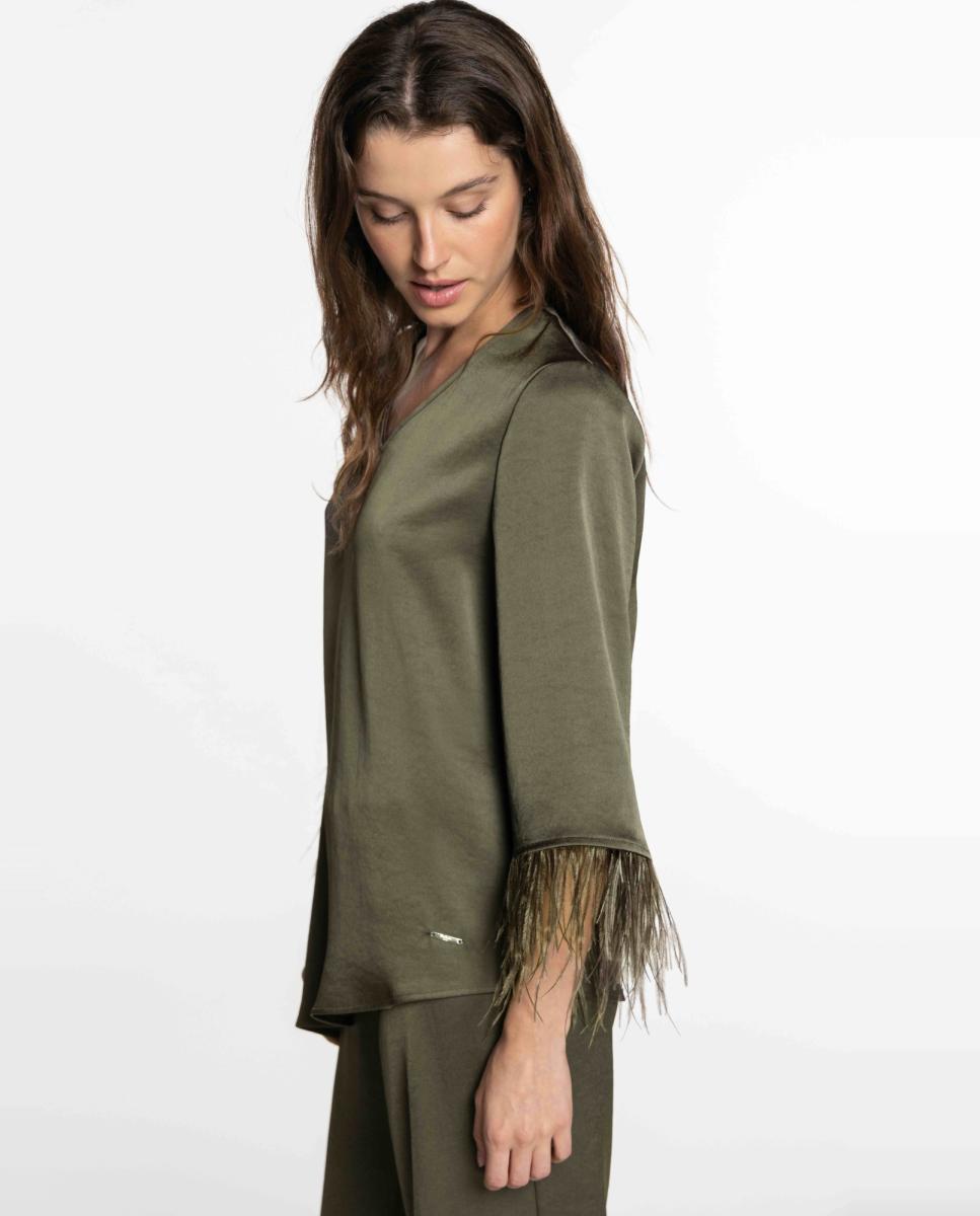 Blusa de Cetim Duplo com Plumas Castanho-3