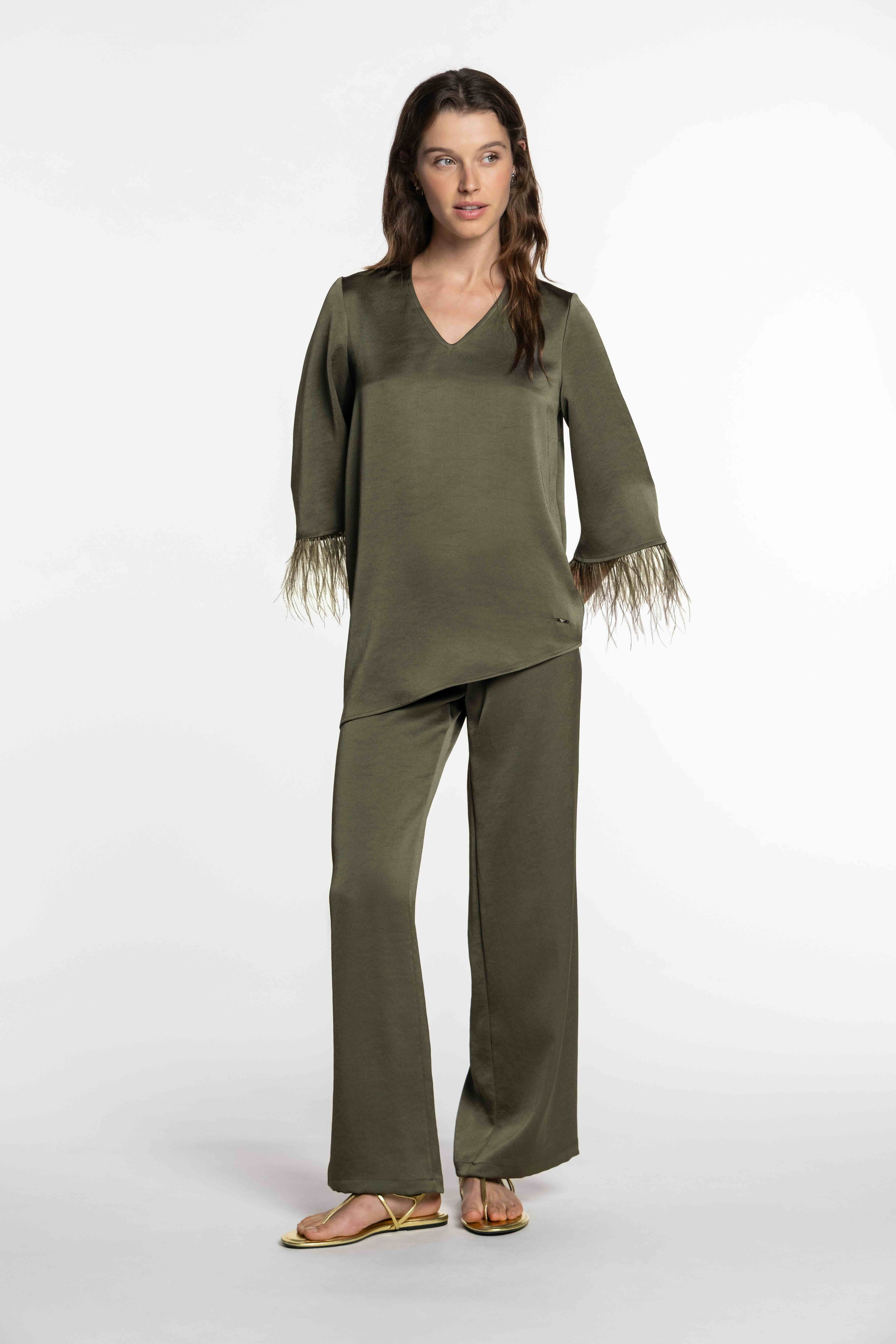Blusa de Cetim Duplo com Plumas Castanho-6