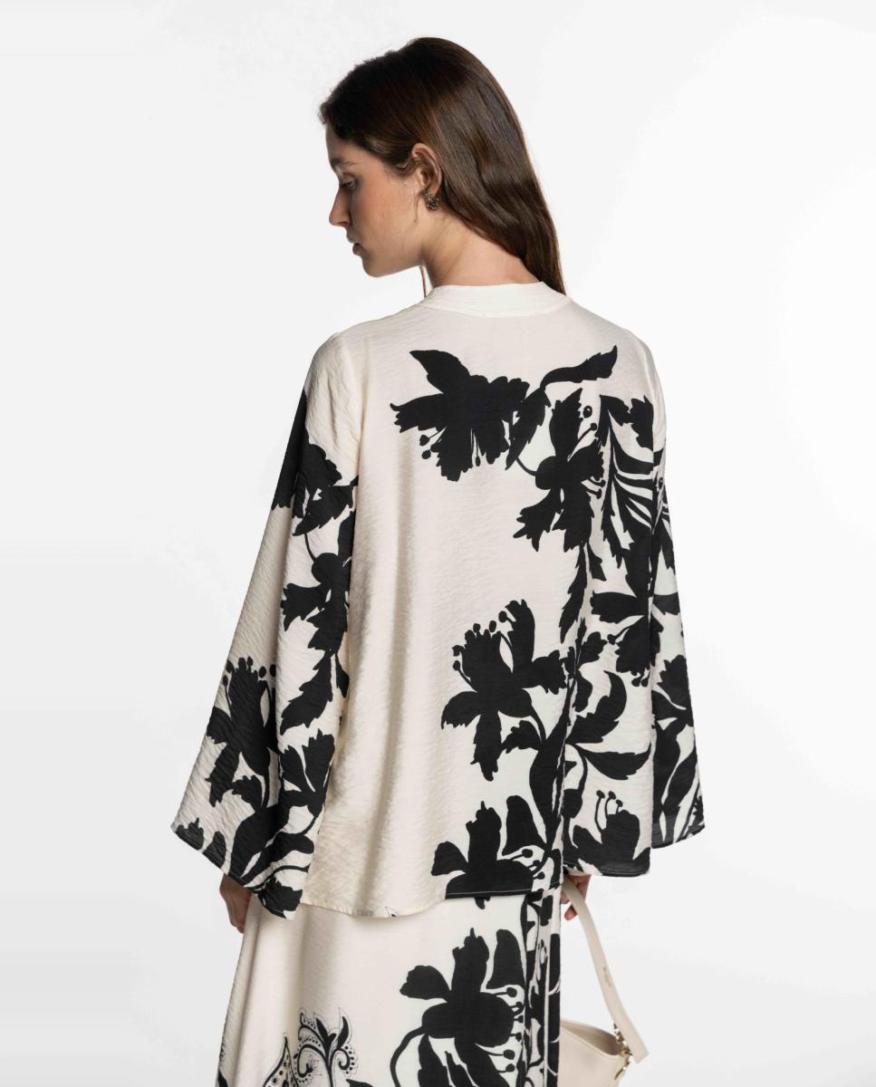 Blusa Ondulada com Estampado Floral Preto-2