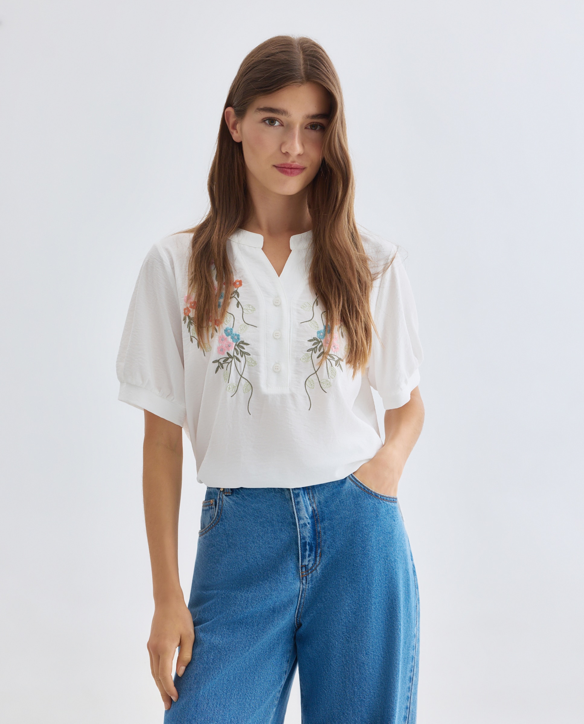 Imagem 0 de Camisa lisa de mulher com manga curta