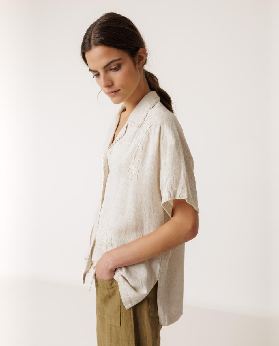 Indi & Cold - Camisa de mujer manga corta cuello camisero.