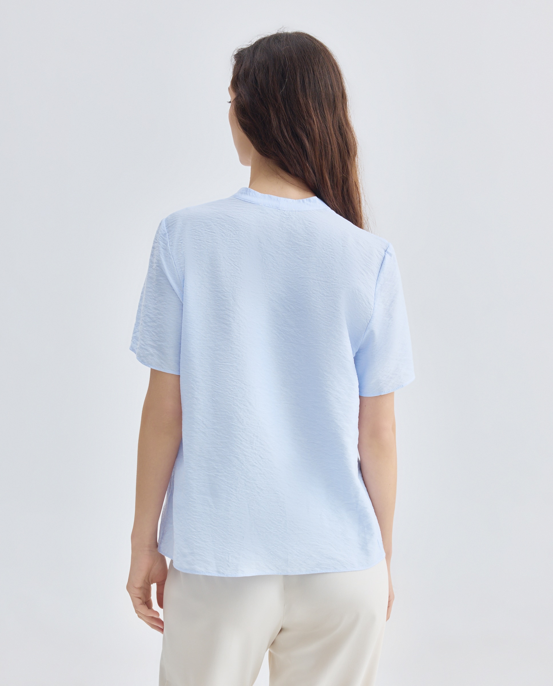 Blusa às Riscas Finas com Decote em Bico e Manga Curta Azul-3