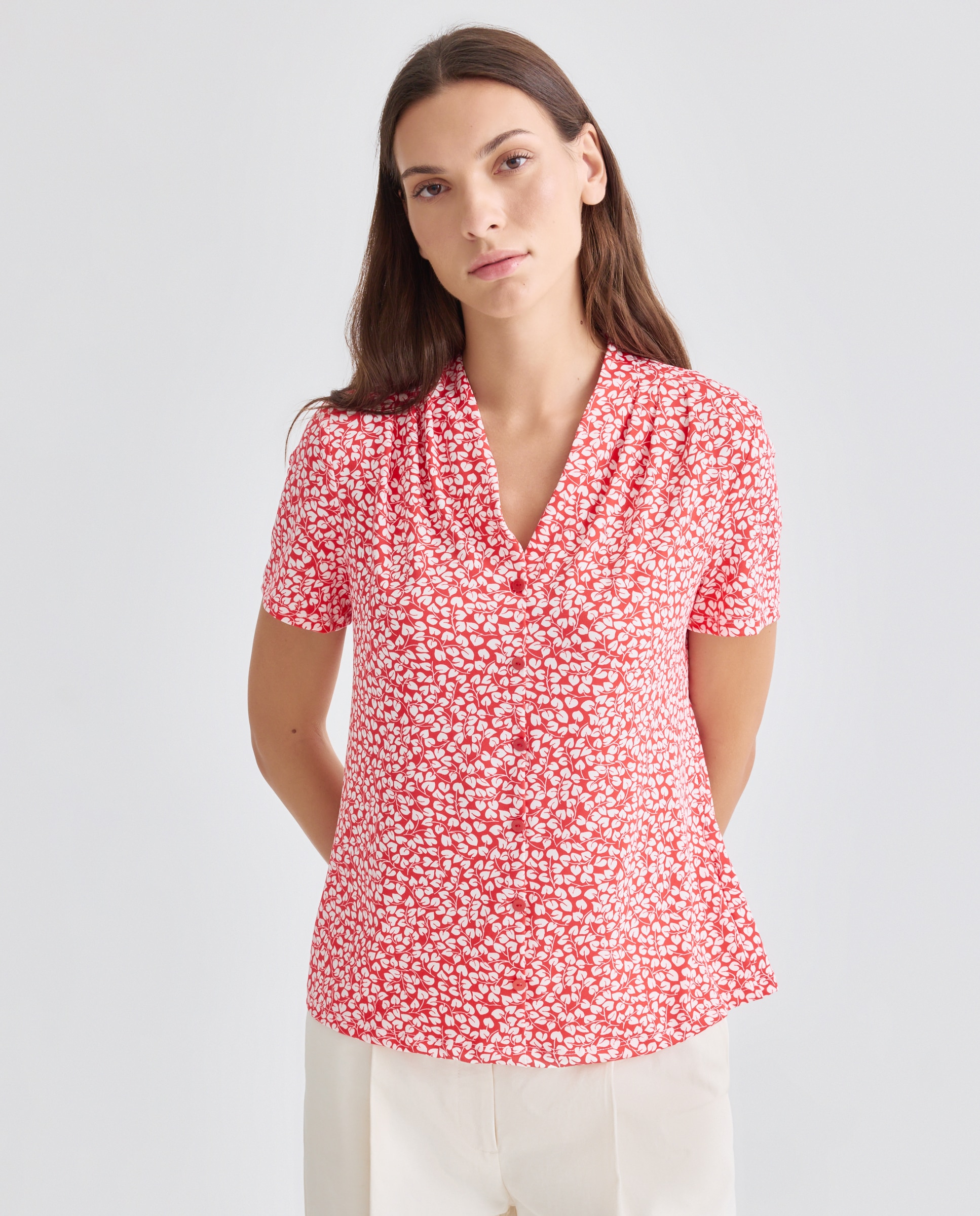 Imagem 0 de Blusa Estampada com Decote em Bico e Manga Curta