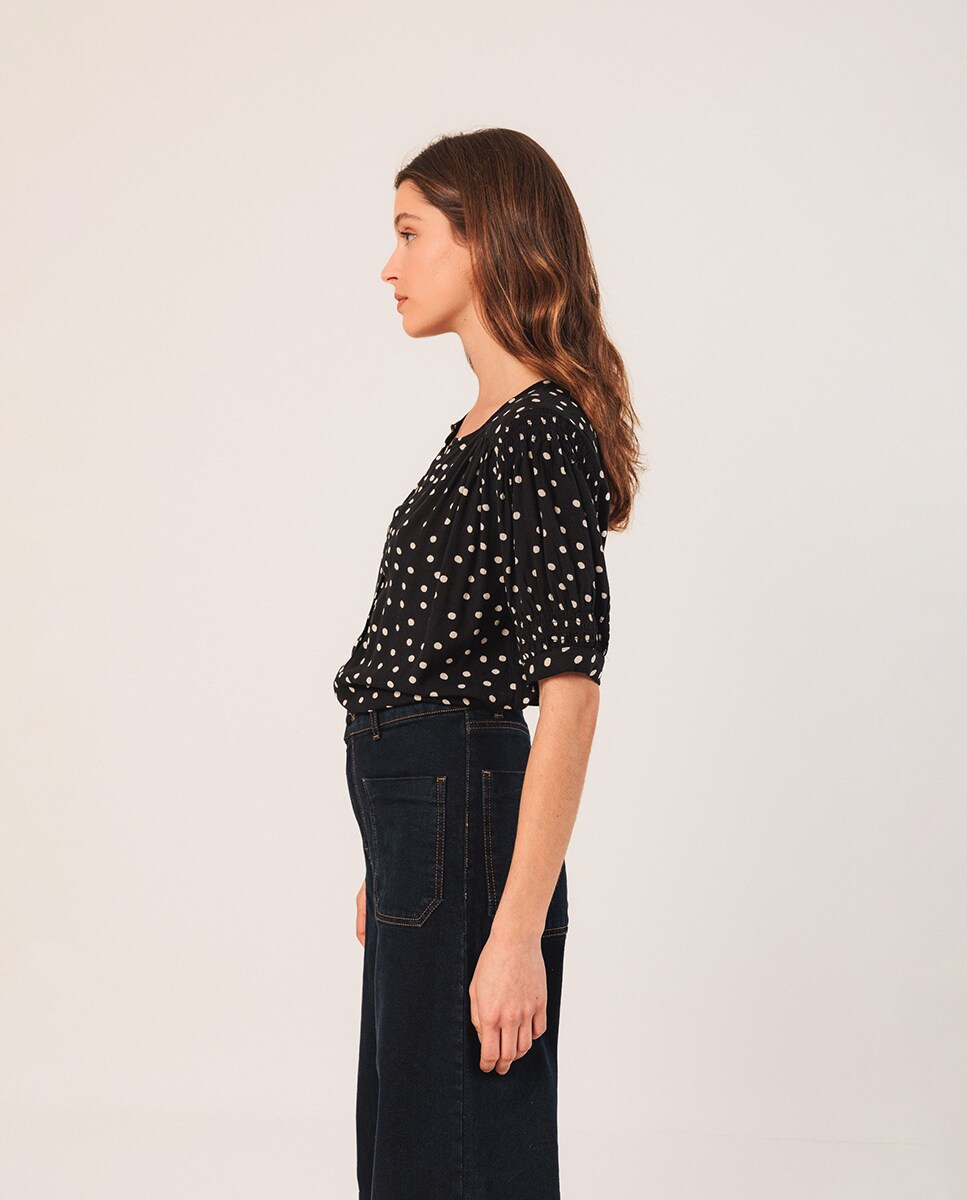 Macacão de Decote em Bico com Alças Preto-2