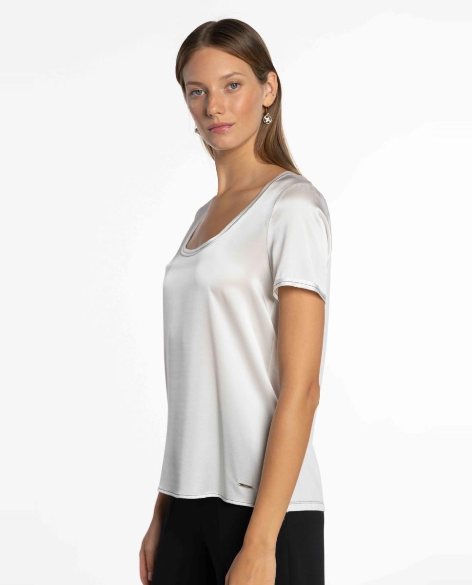 T-shirt que Combina Cetim e Malha Circular. Cru-3