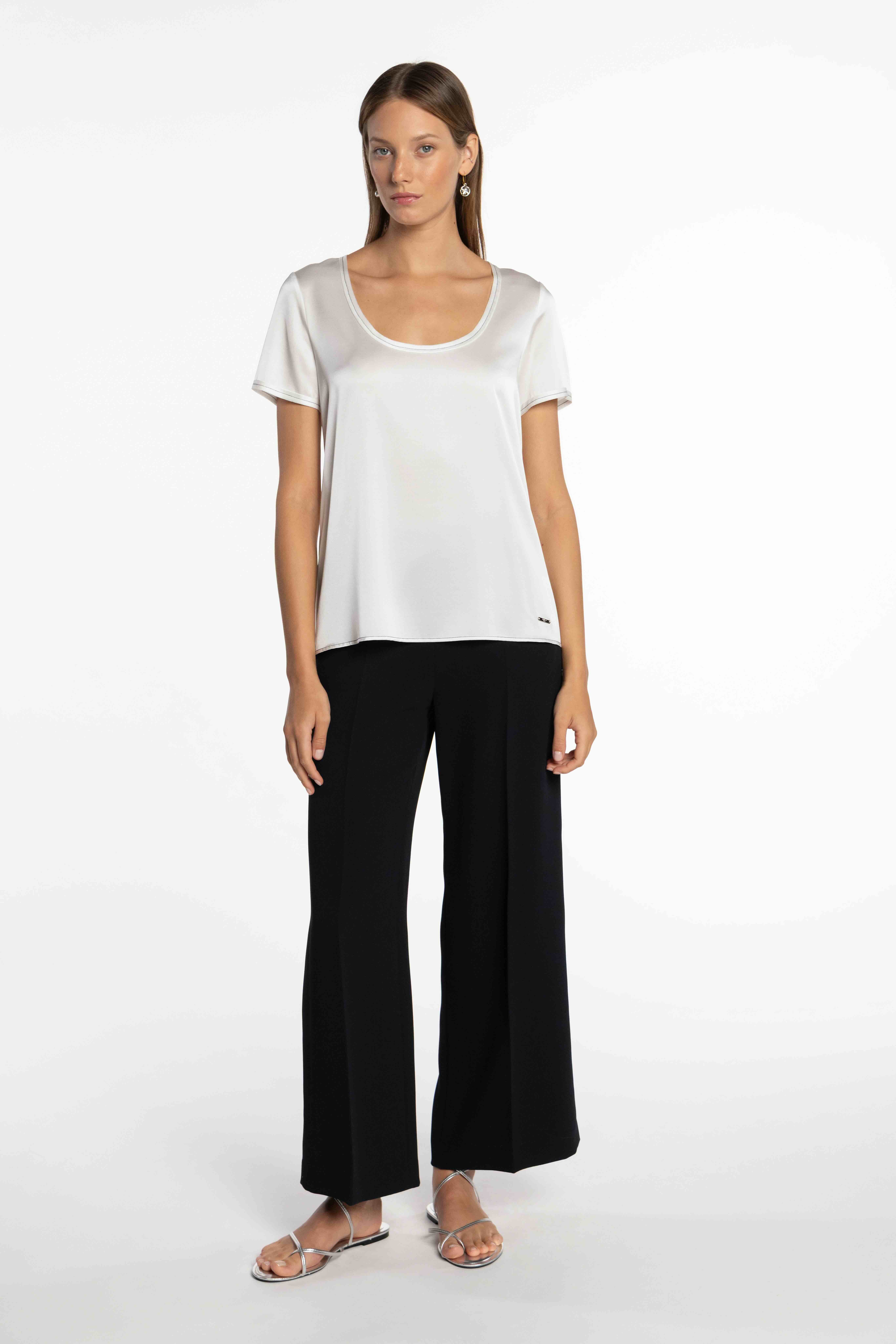 T-shirt que Combina Cetim e Malha Circular. Cru-6