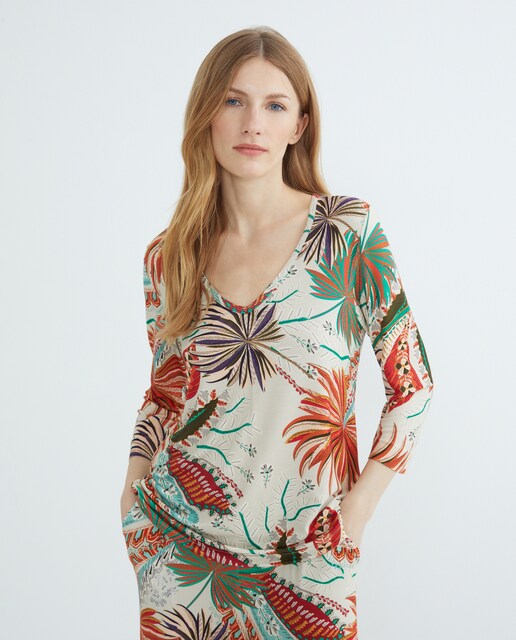 Imagen 0 de Camiseta con manga 3/4 y escote pico.