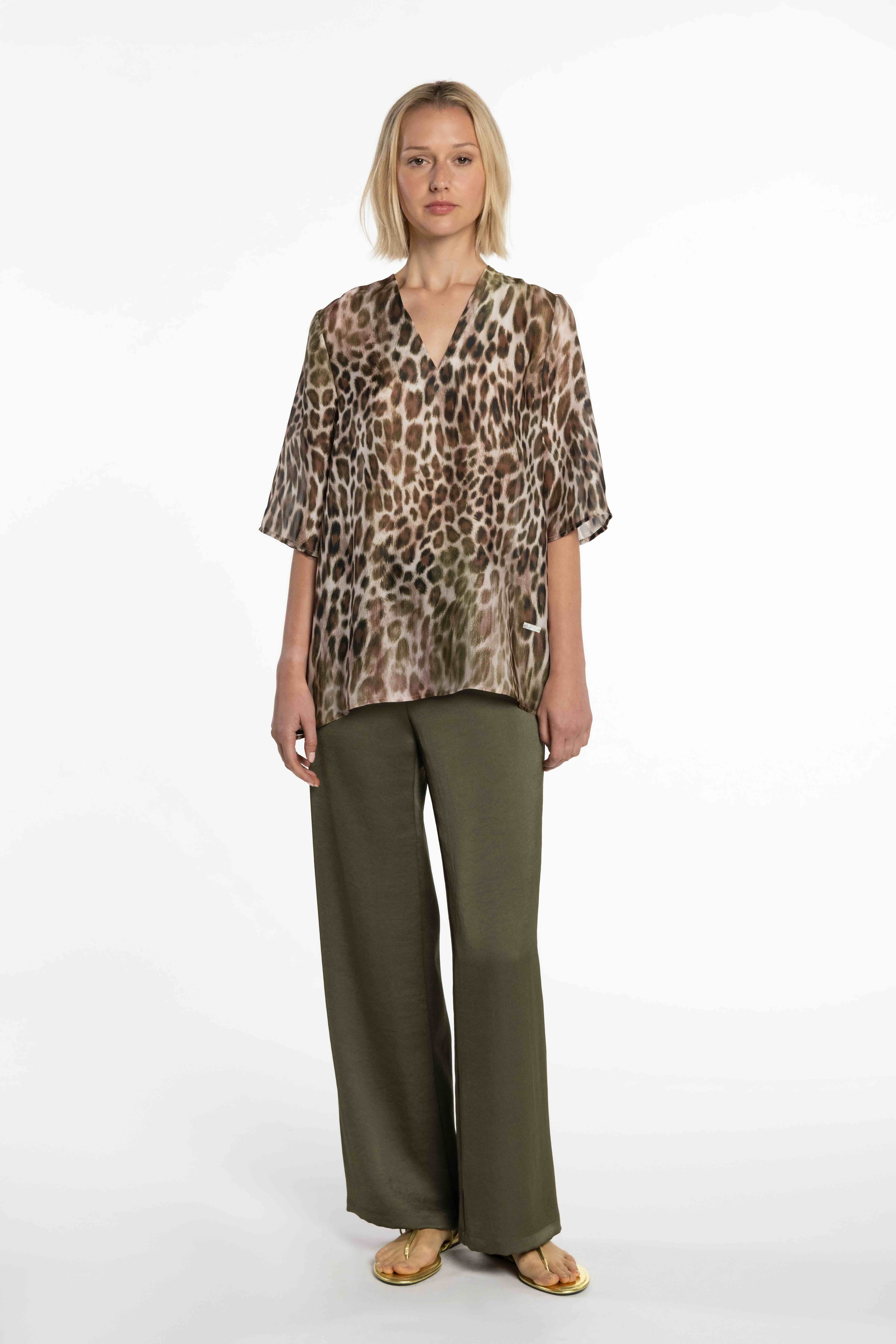 Blusa de Cetim com Animal Print Verde pardo-6
