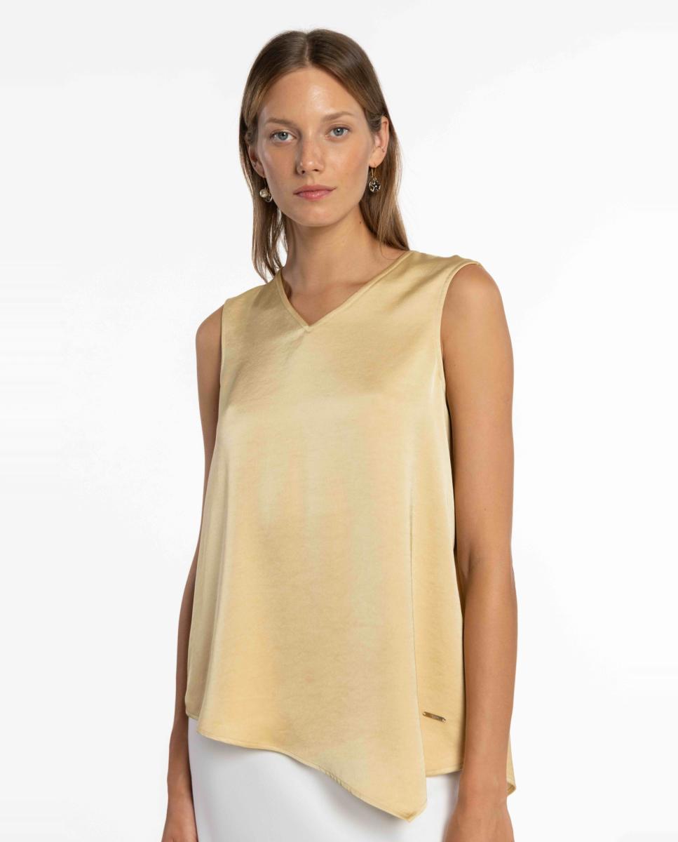 Imagem 0 de Blusa de Cetim Duplo com Parte Inferior Assimétrica.