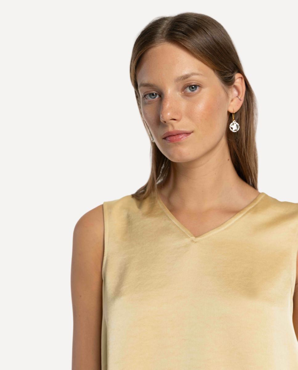 Blusa de Cetim Duplo com Parte Inferior Assimétrica Ouro-4