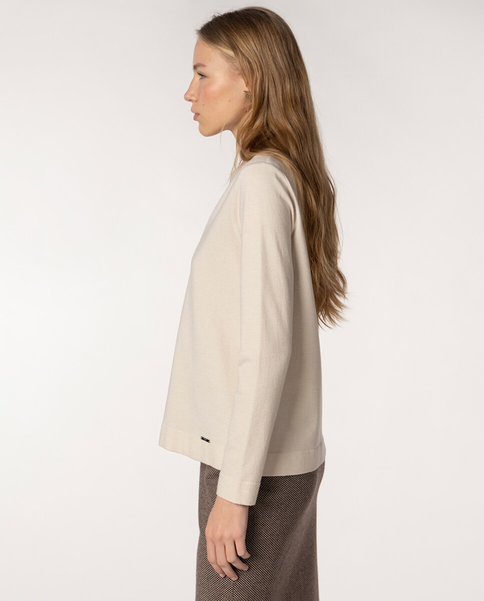 Camisola de Ponto Liso de Lã com Decote em Bico. Bege-3