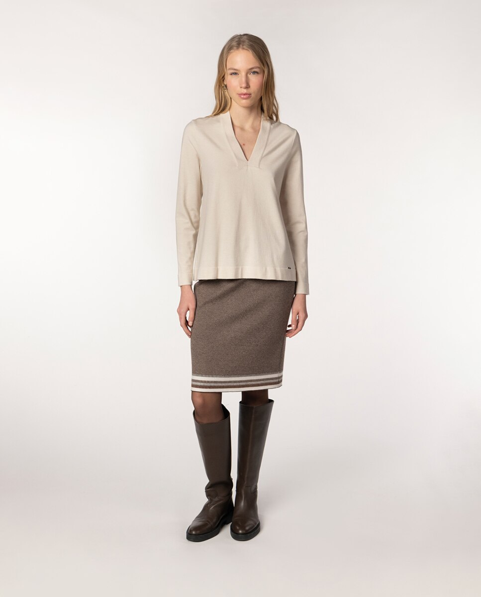 Camisola de Ponto Liso de Lã com Decote em Bico. Bege-5