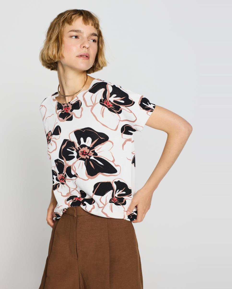 Imagem 0 de Top Relaxed Fit com Manga Curta, Decote Redondo e Estampado Floral