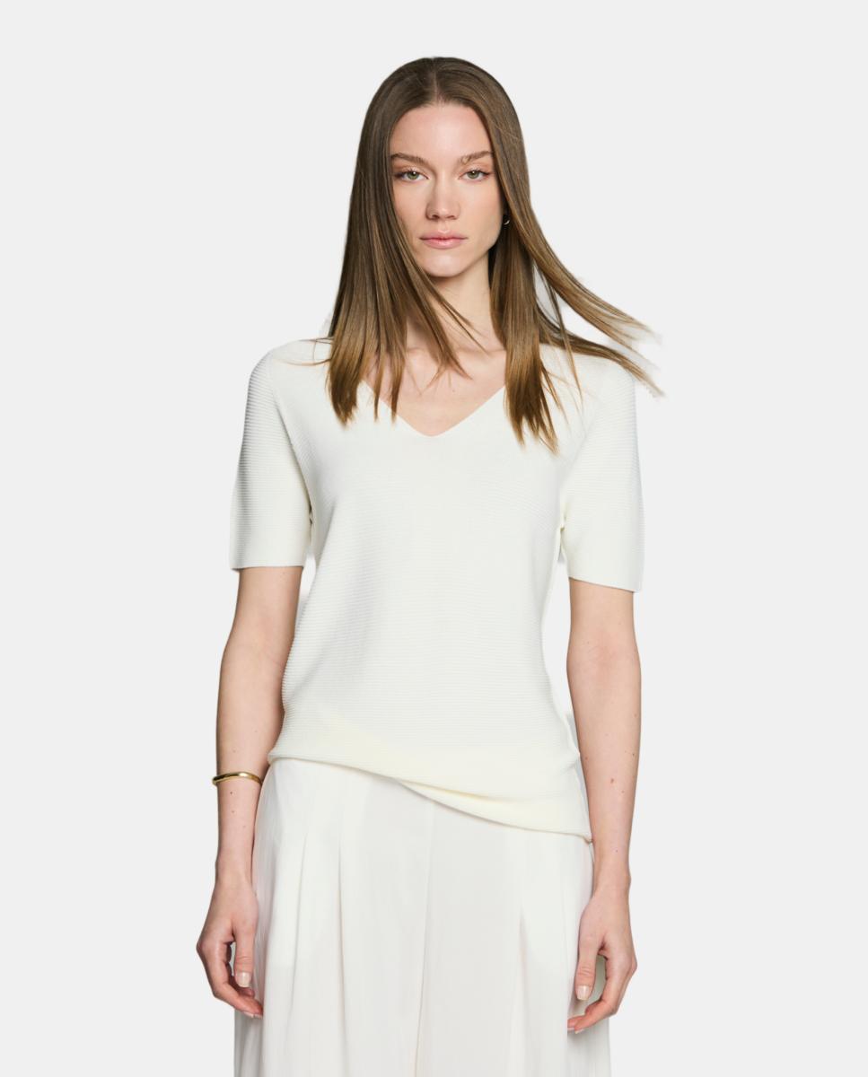 Camisola de malha com decote em bico e manga curta. Cru-1