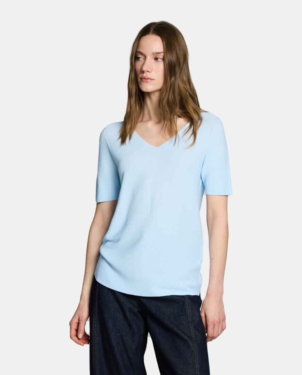 Camisola de malha com decote em bico e manga curta. Azul-claro-1