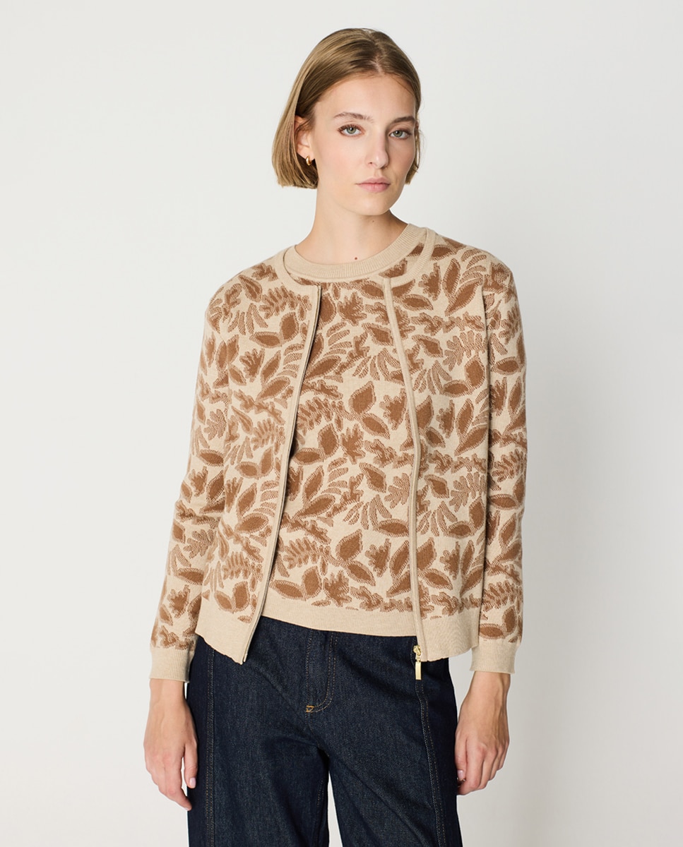 Casaco com Jacquard Floral Bege-1