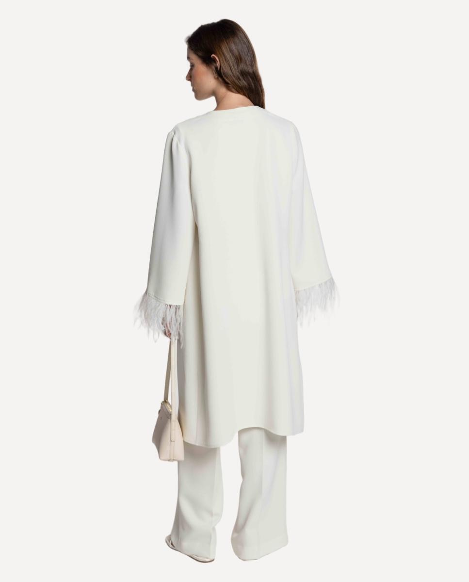 Kimono de Crepe Duplo com Plumas. Cru-3