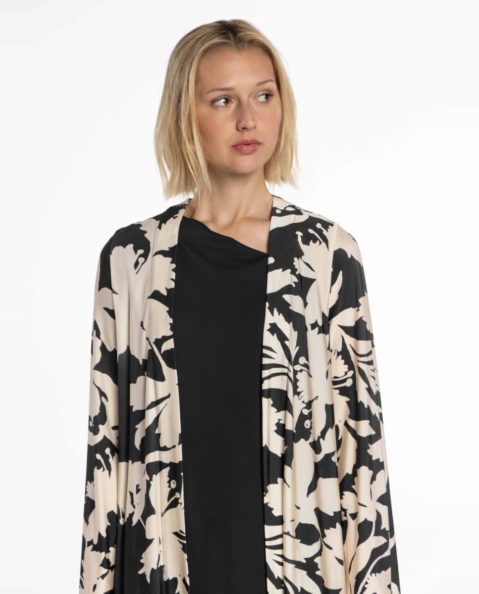 Kimono de Malha Circular com Estampado Floral. Preto-4