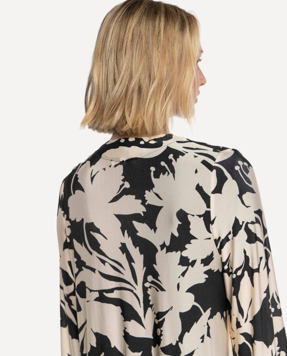 Kimono de Malha Circular com Estampado Floral. Preto-5