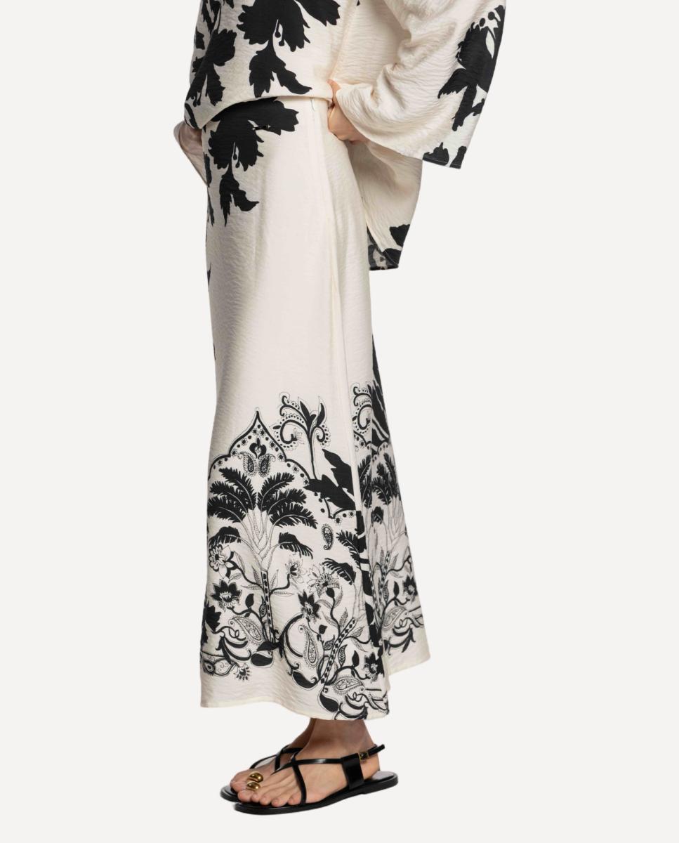 Saia Ondulada com Estampado Floral Preto-3