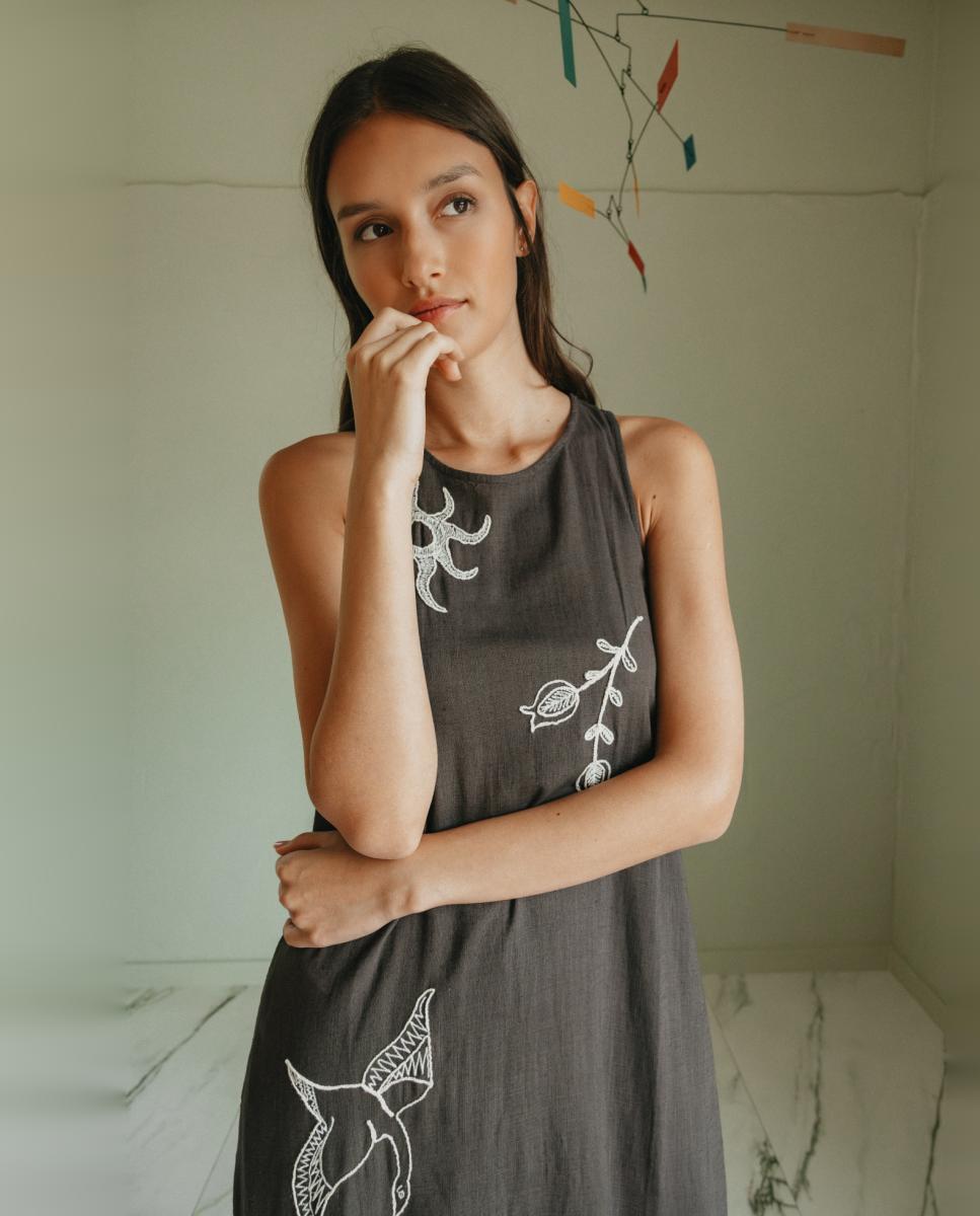 Vestido Maxi sem Mangas e com Decote Redondo Preto-2