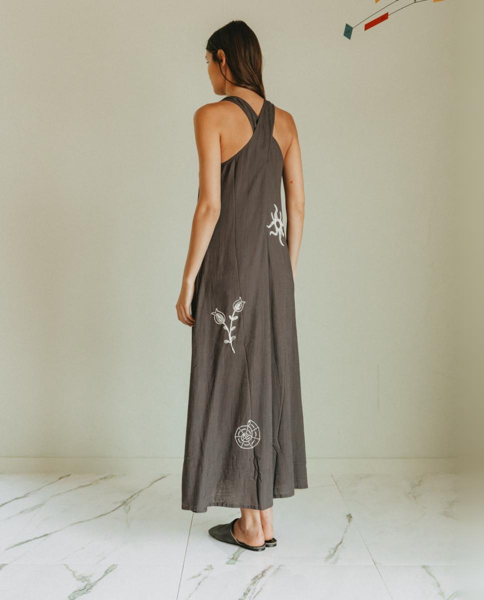 Vestido Maxi sem Mangas e com Decote Redondo Preto-3