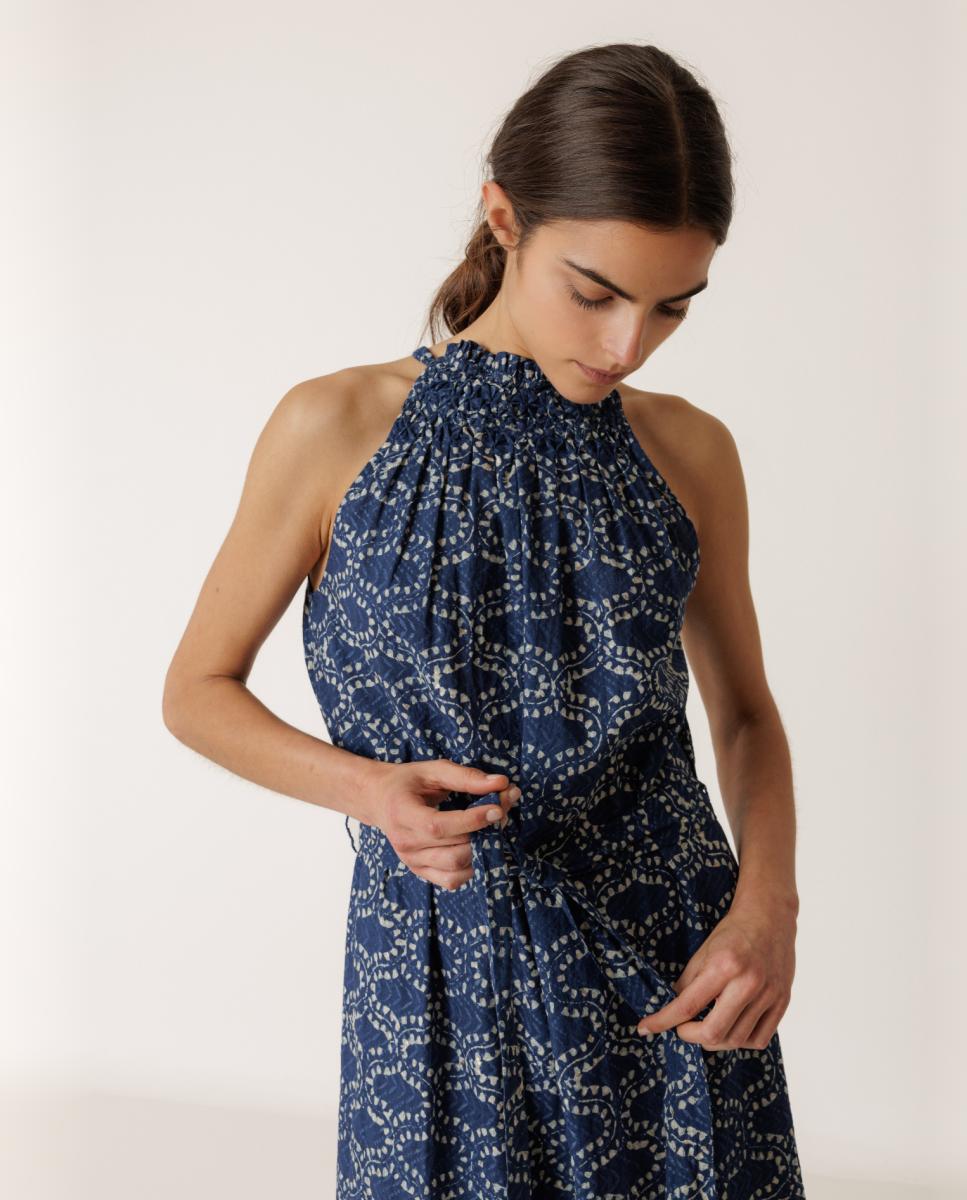 Vestido com Gola Halter e Cinto Azul-índigo-2