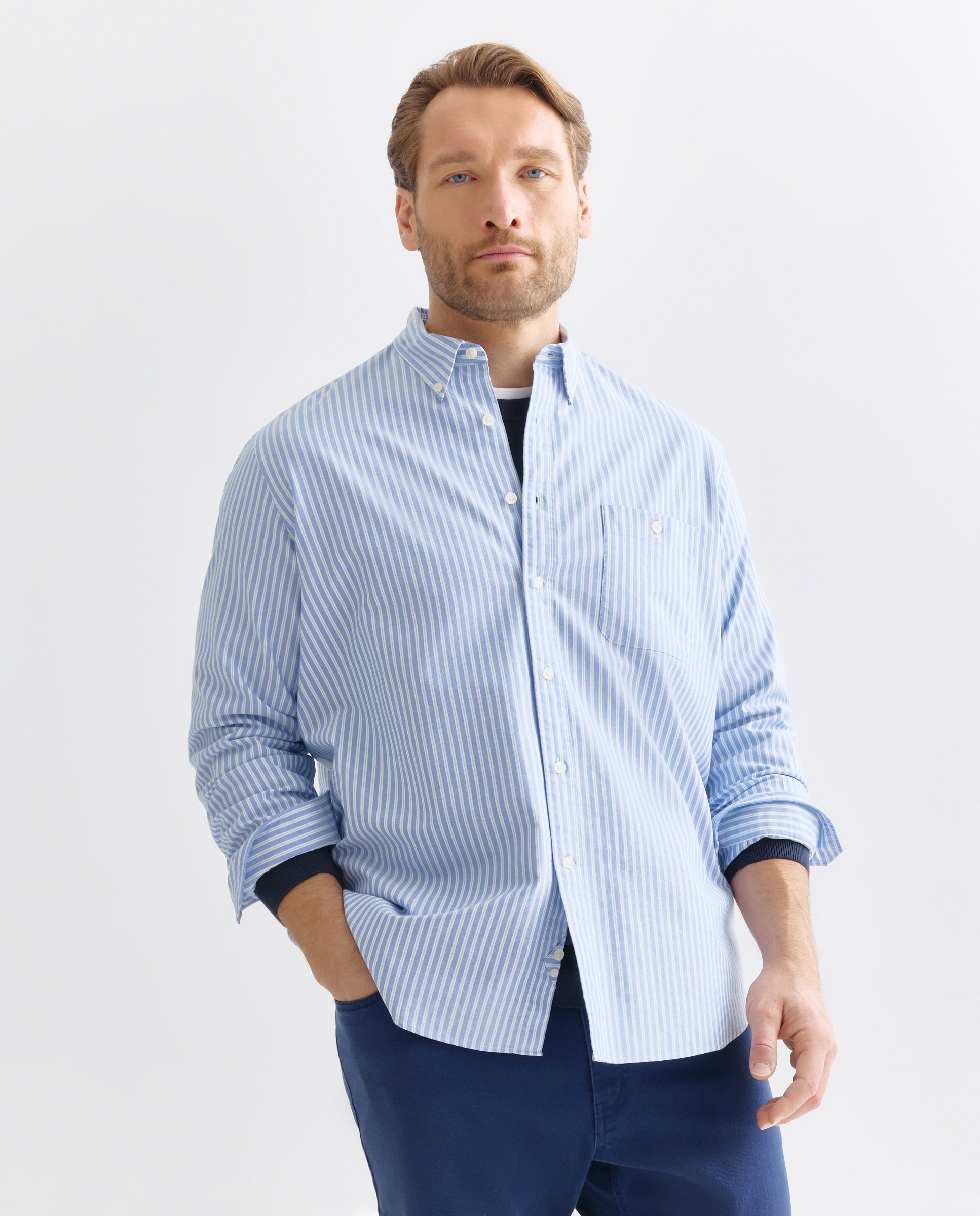 Camisa Casual Tamanhos Grandes Oxford às Riscas com Fundo Colorido Classic Fit Azul-marinho-2