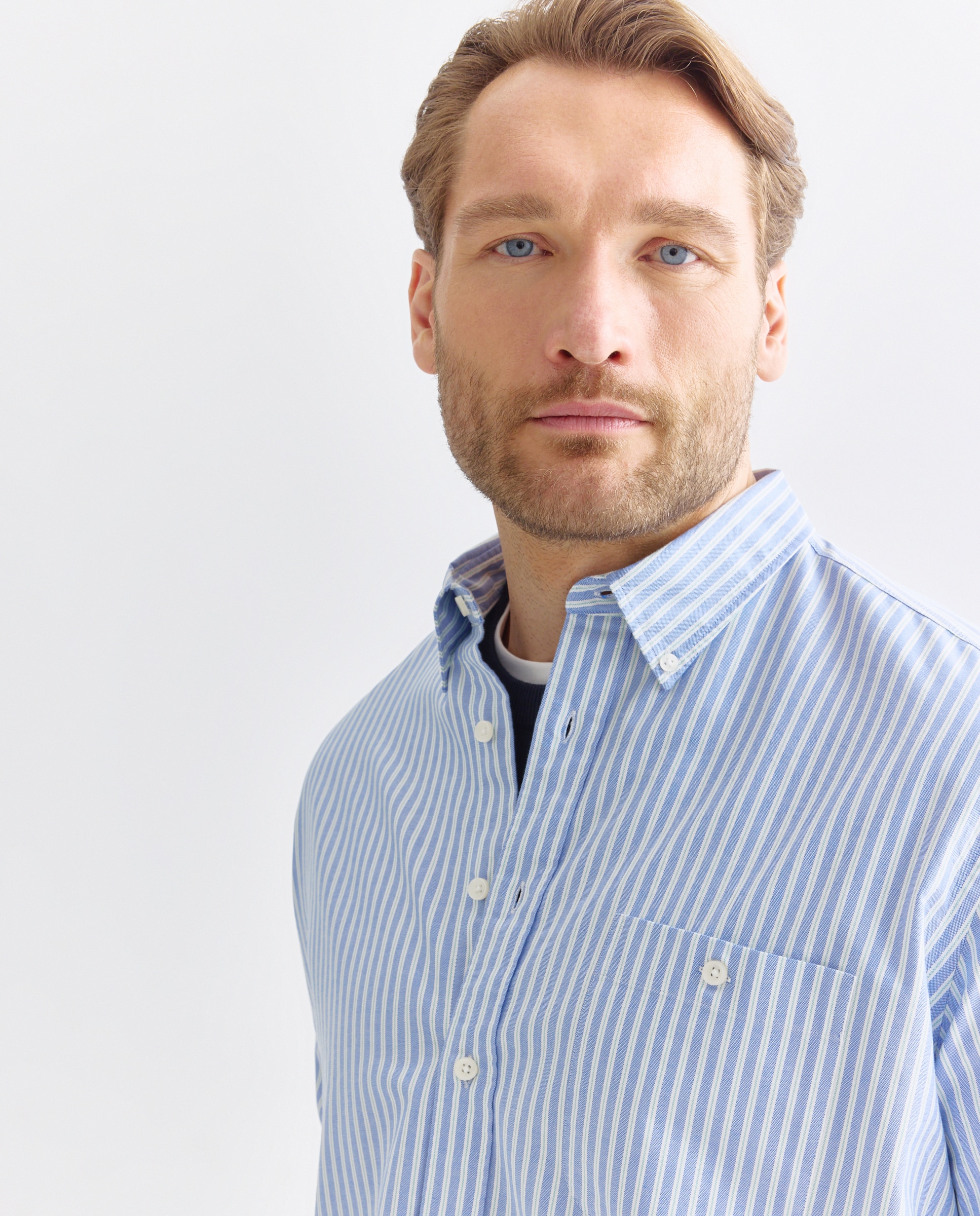 Camisa Casual Tamanhos Grandes Oxford às Riscas com Fundo Colorido Classic Fit Azul-marinho-3