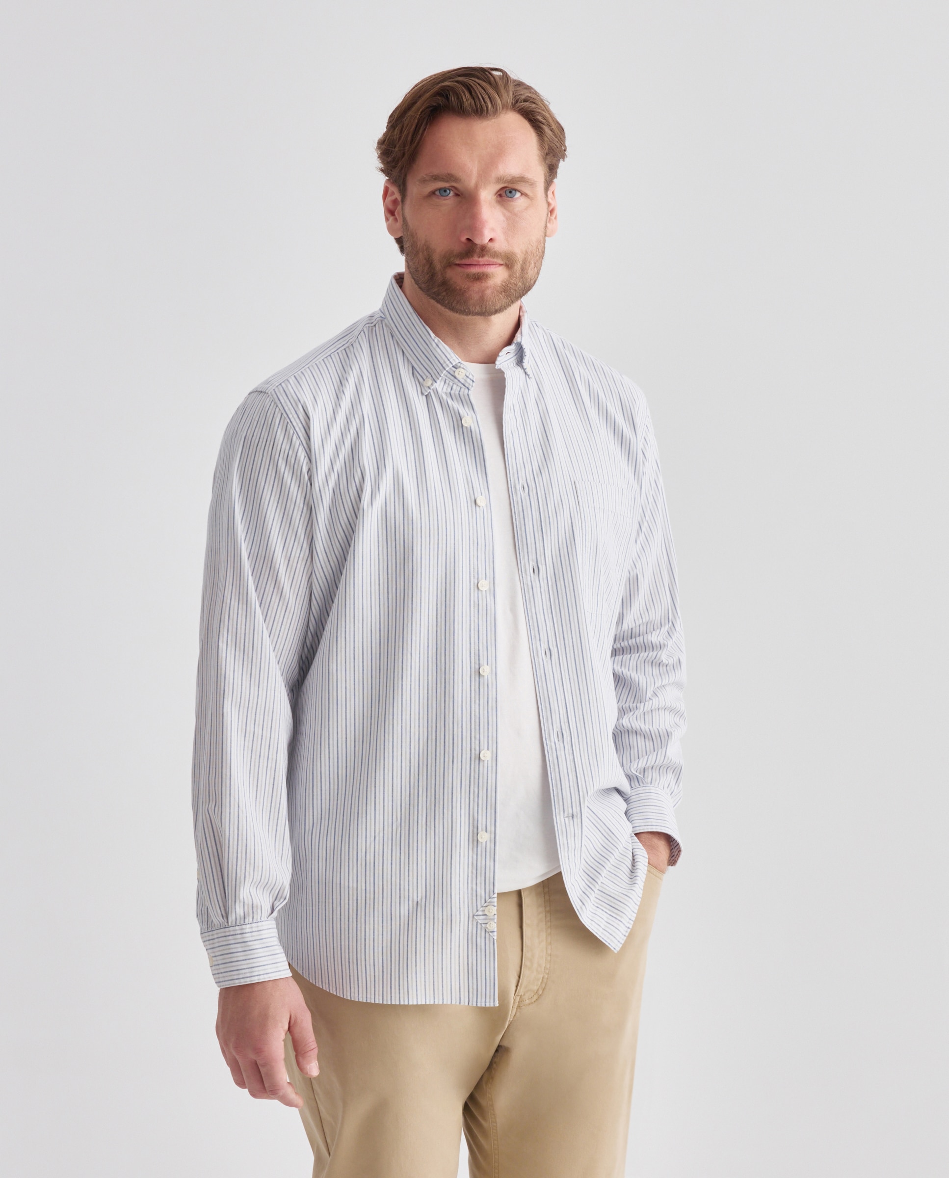 Imagen 0 de Camisa tallas grandes oxford stretch de rayas regular fit. Gris claro