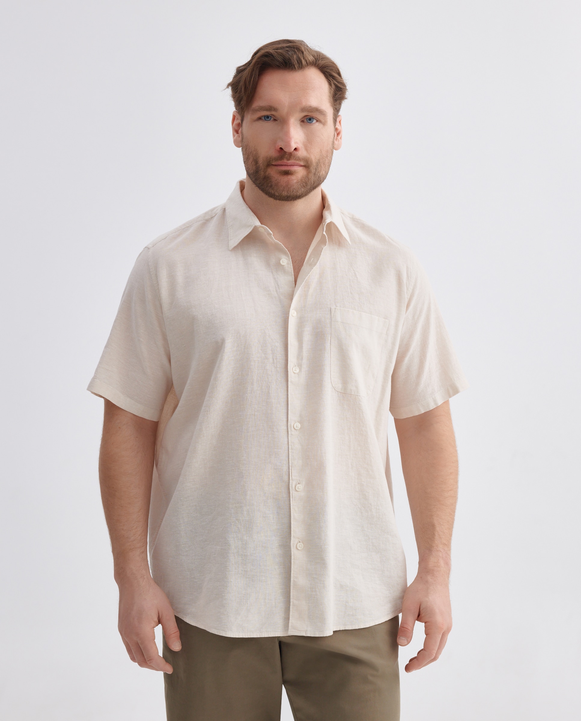 Camisa de Linho e Algodão Regular Fit Lisa com Manga Curta Bege-1