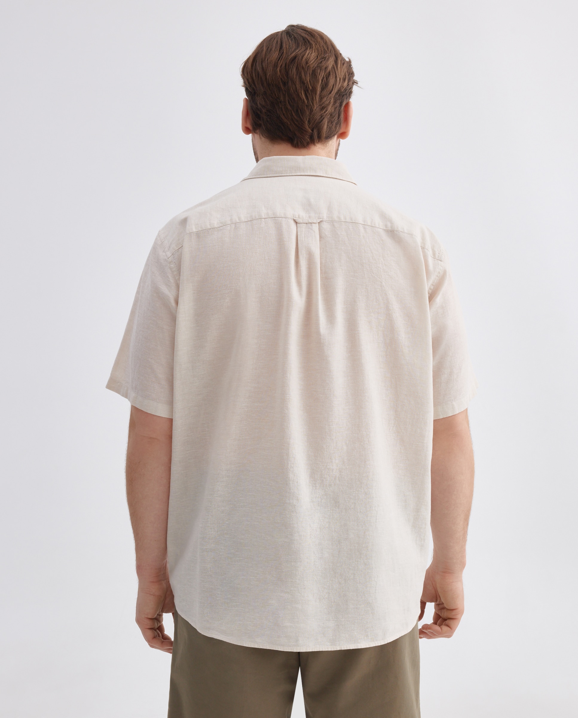 Camisa de Linho e Algodão Regular Fit Lisa com Manga Curta Bege-3