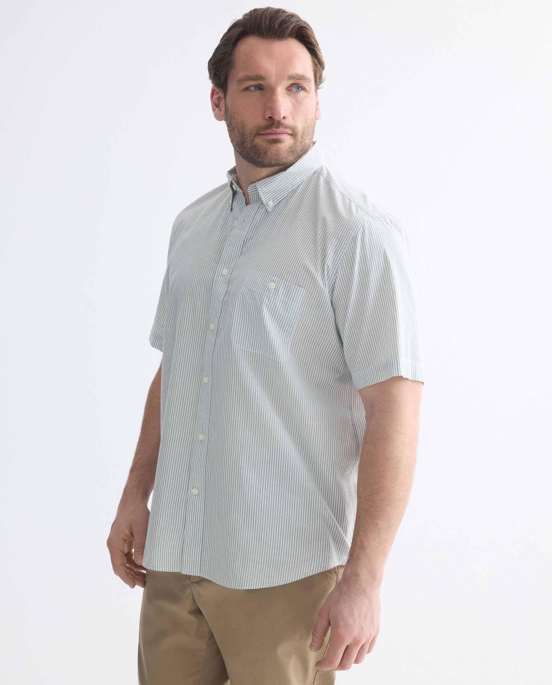 Imagem 0 de Camisa de Colarinho Bowling às Riscas Classic Fit com Manga Curta