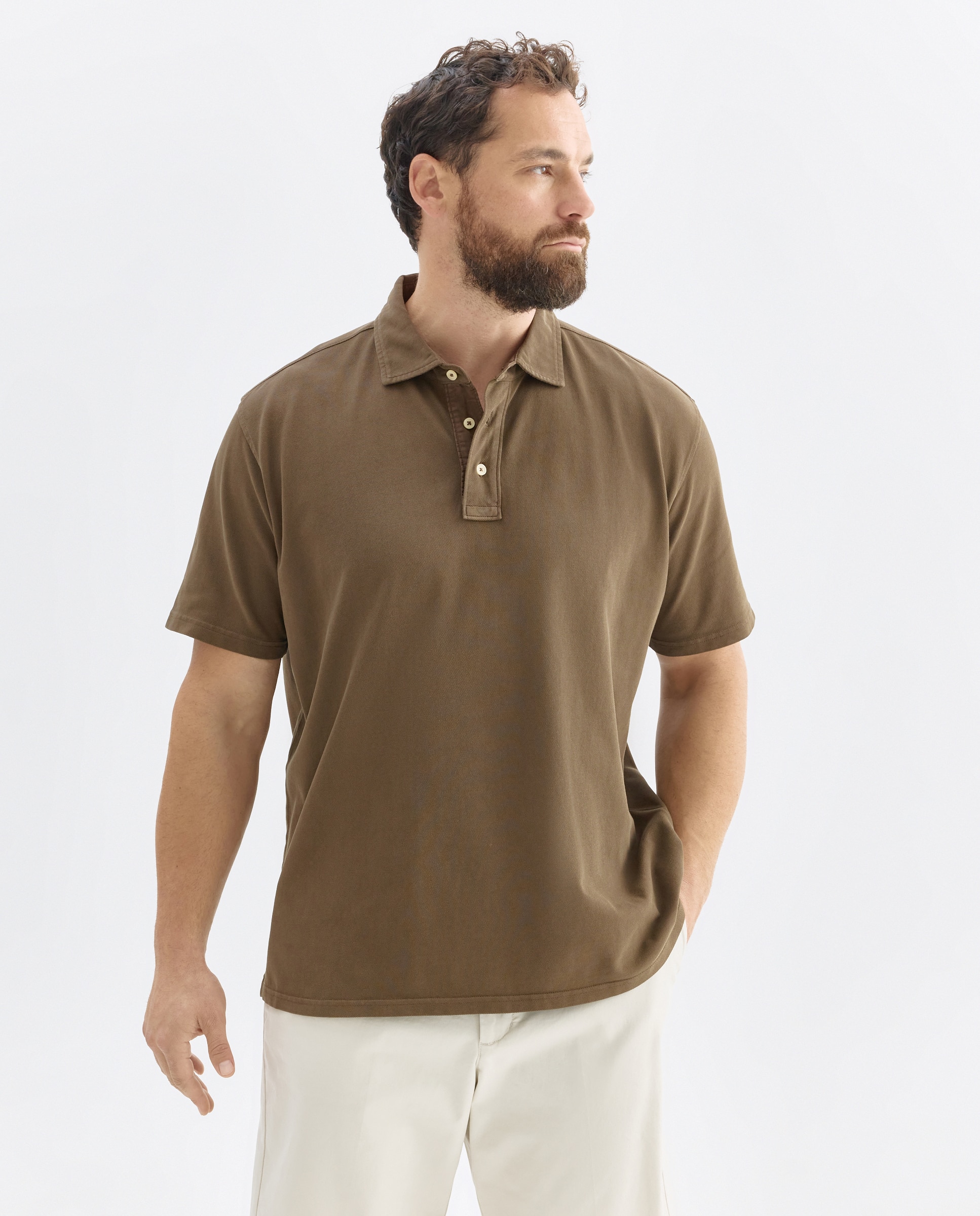 Polo Piqué Liso Garment Dye com Manga Curta Tamanhos Grandes Castanho-1