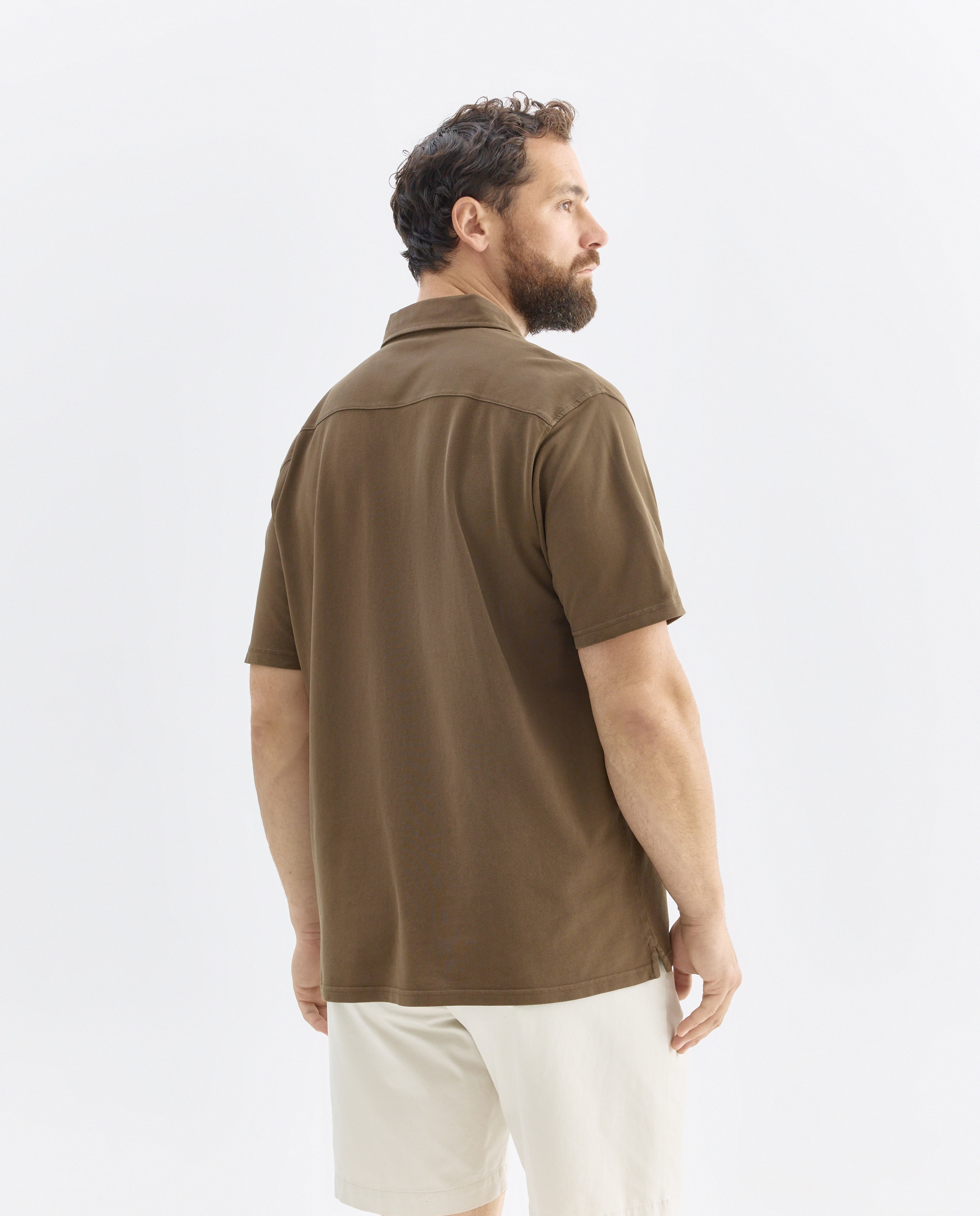 Polo Piqué Liso Garment Dye com Manga Curta Tamanhos Grandes Castanho-3