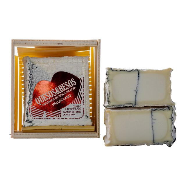Queso de cabra de coagulación láctica Valleclaro con carbón de hueso de aceituna Quesos & Besos