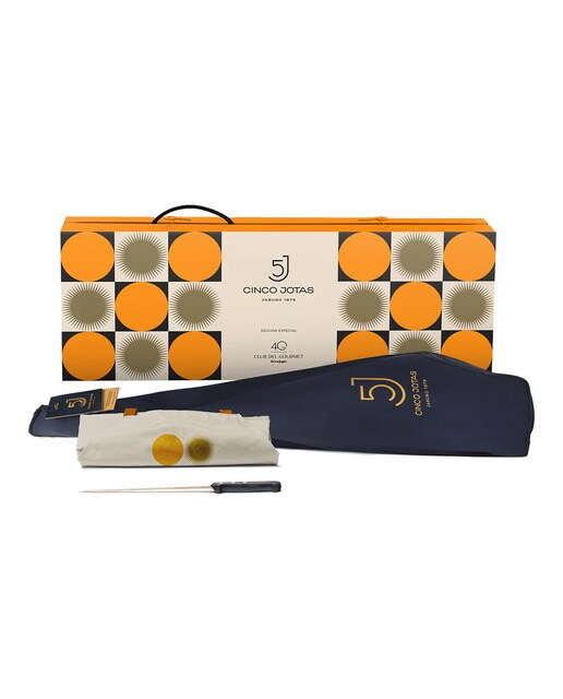 Imagen 1 de Maletín jamón de bellota 100% ibérico Cinco Jotas + cuchillo + delantal Edición Especial 40 Aniversario Club del Gourmet