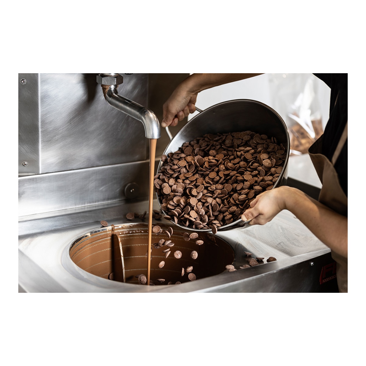 Galletas con chocolate con leche y praliné de avellanas Premium Edition Conüs 4