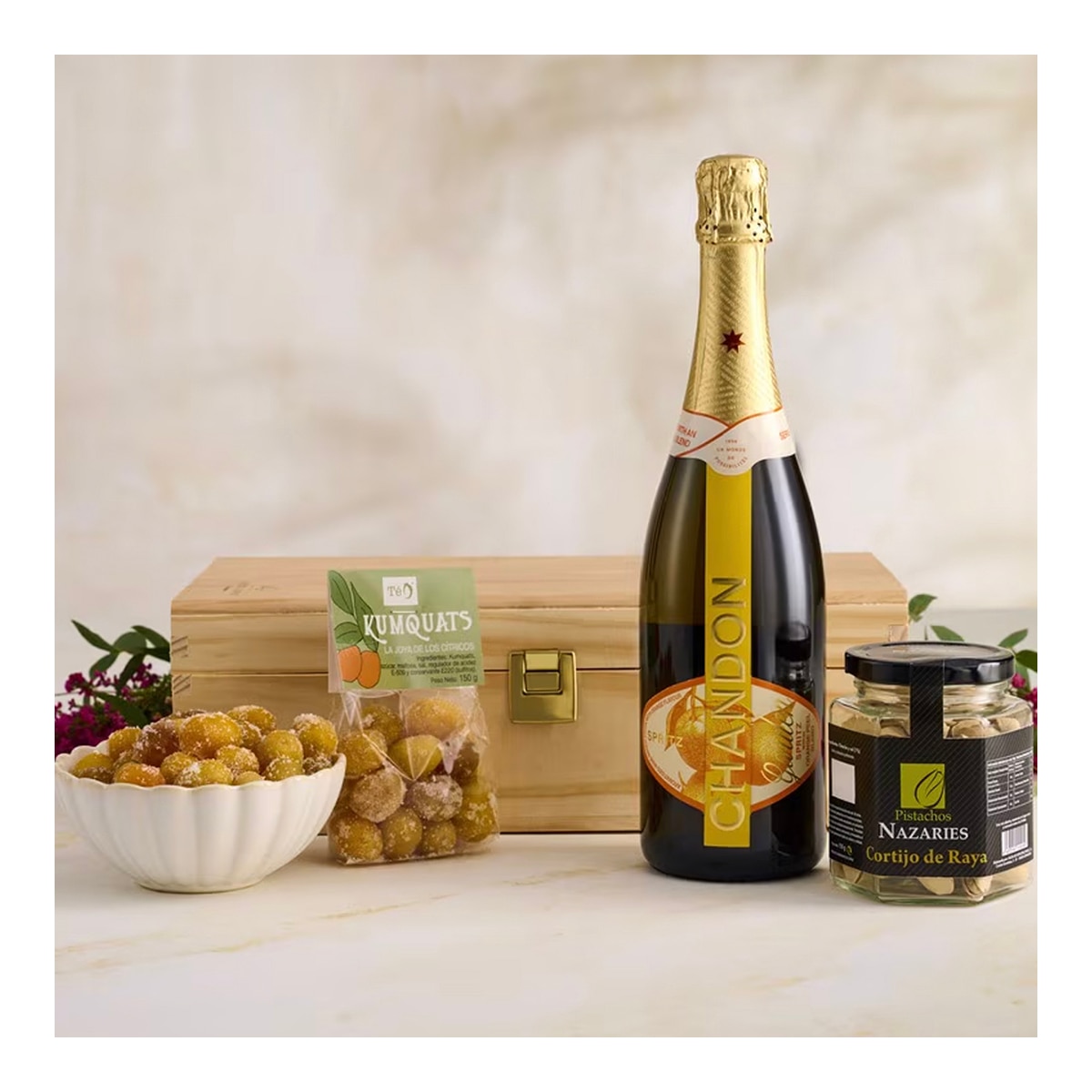 SPRITZ GIFT BOX - Chandon Garden Spritz con aperitivos dulces y salados 1