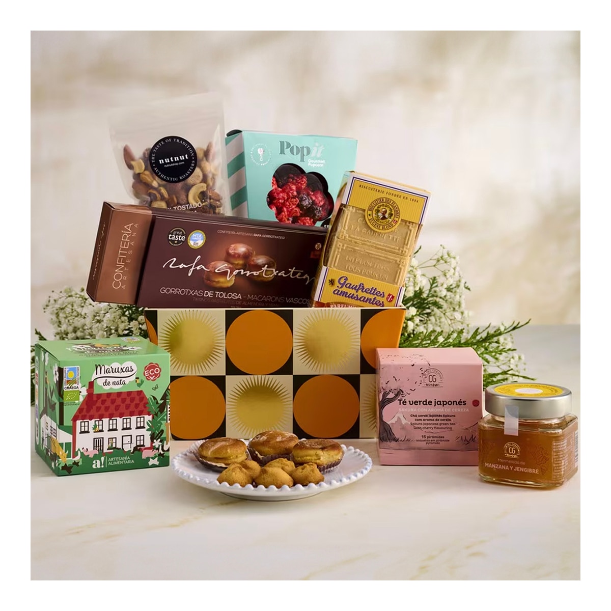 Imagen 1 de CESTA GLOTONA - Té y variedad de dulces