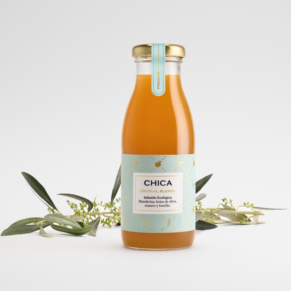 Bebida ecológica infusionada de mandarina, hojas de olivo, romero y tomillo, sin gluten, Chica 2
