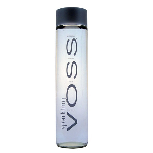 Agua mineral con gas Voss Noruega 1