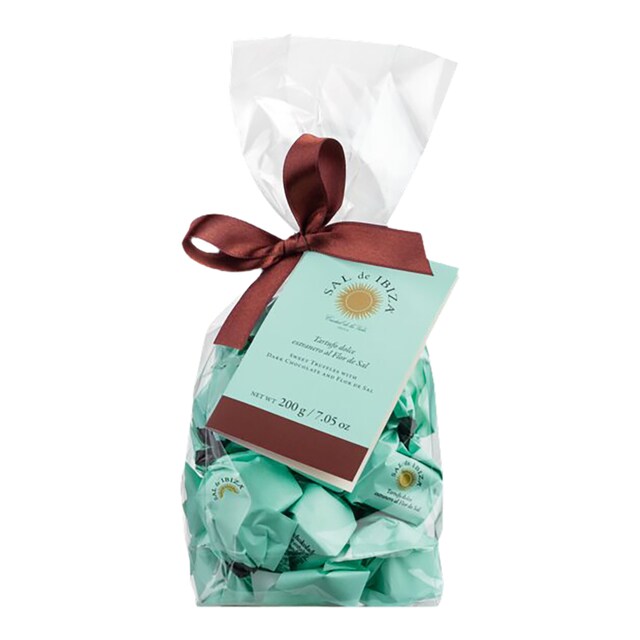 Trufas de chocolate negro y avellanas del Piamonte y Flor de Sal de Ibiza