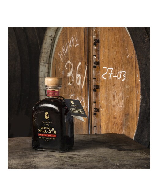 Estuche vermouth rojo Perucchi Selección Especial Brandy cask finish 3