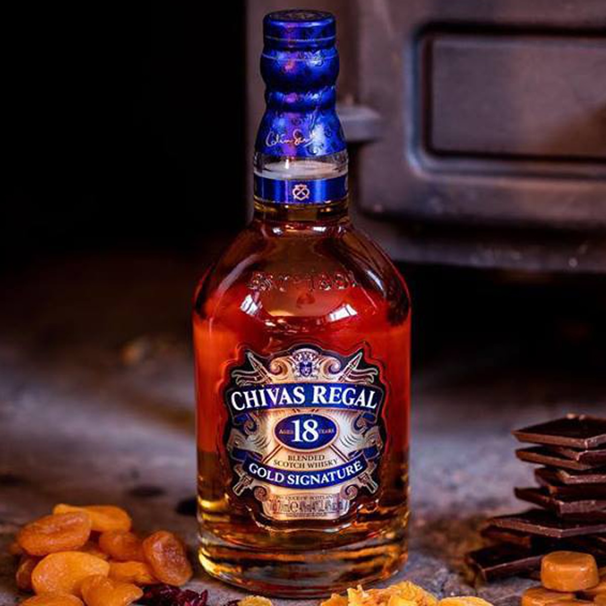 Estuche whisky escocés 18 años Chivas Regal 4