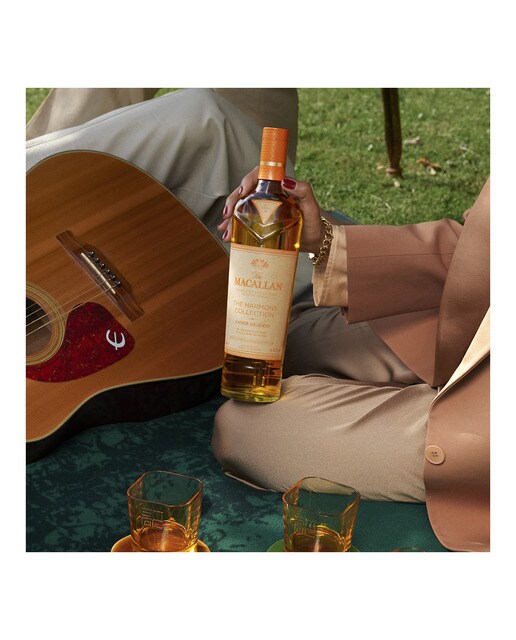 Imagen 2 de Estuche whisky escocés The Macallan The Harmony Collection Amber Meadow