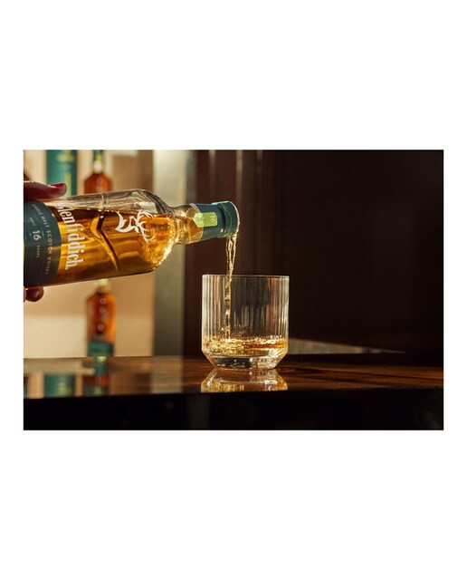 Estuche whisky Edición limitada Aston Martin F1 Glenfiddich 16 años 4