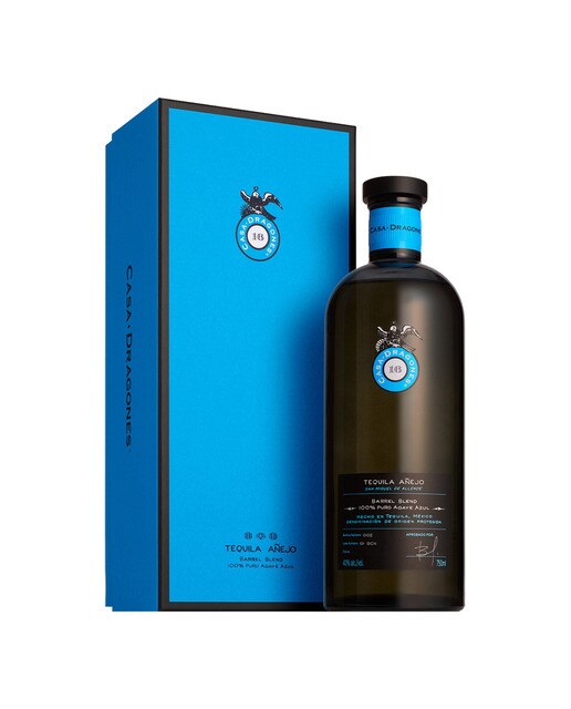 Estuche tequila añejo 100% agave azul Casa Dragones 1